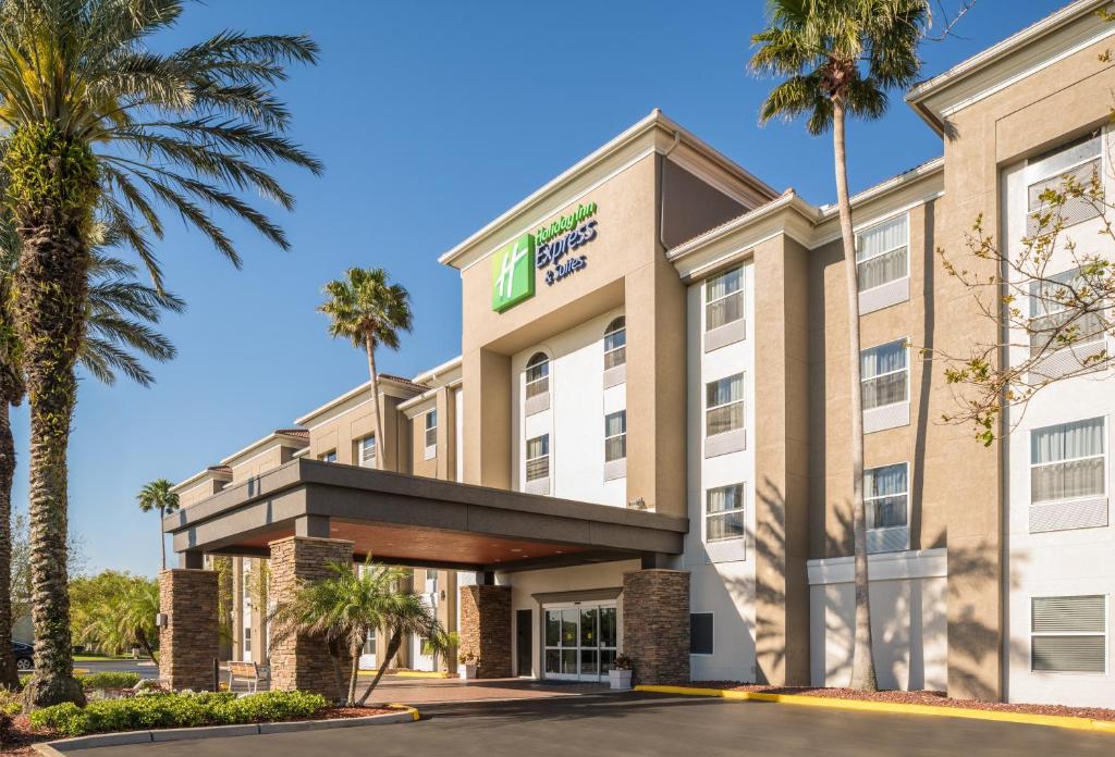 Holiday Inn Express & Suites Orlando International Airport an IHG Hotel Main image 1