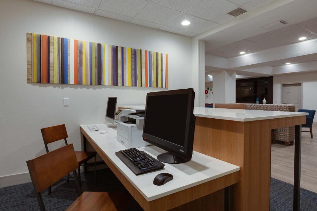 Holiday Inn Express & Suites Orlando International Airport an IHG Hotel image 12