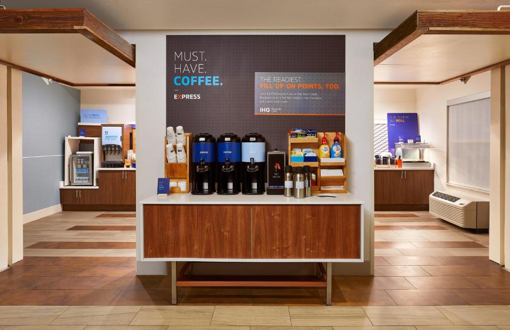 Holiday Inn Express & Suites Orlando International Airport an IHG Hotel image 19
